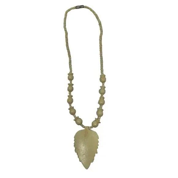 Vintage 70s Carved Bone Beaded Leaf Pendant Necklace Tribal Cream - Picture 5 of 8